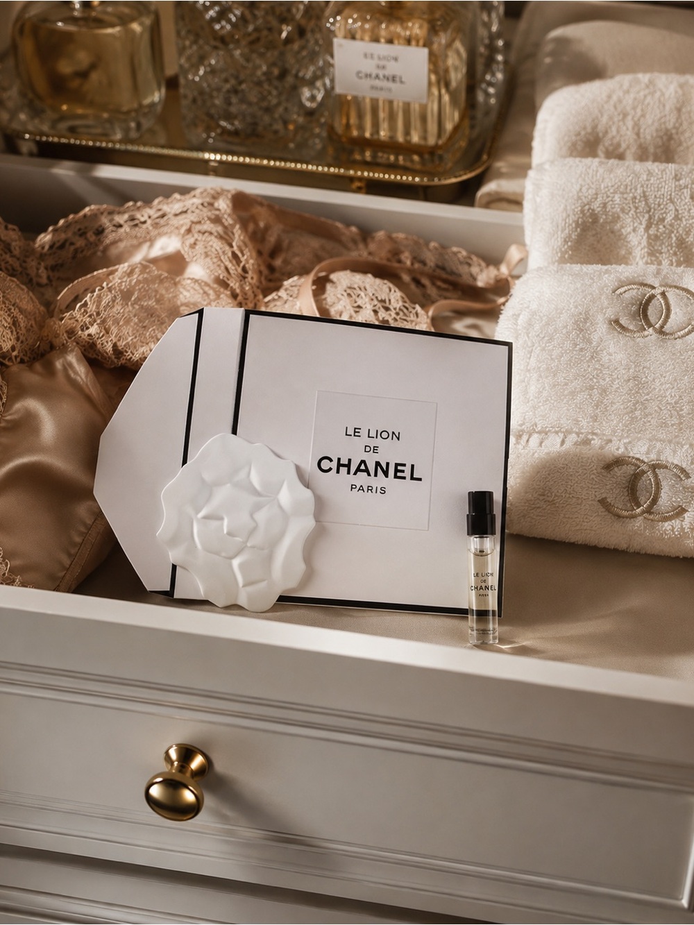 CHANEL Le Lion Ceramic Scent Diffuser + Sample